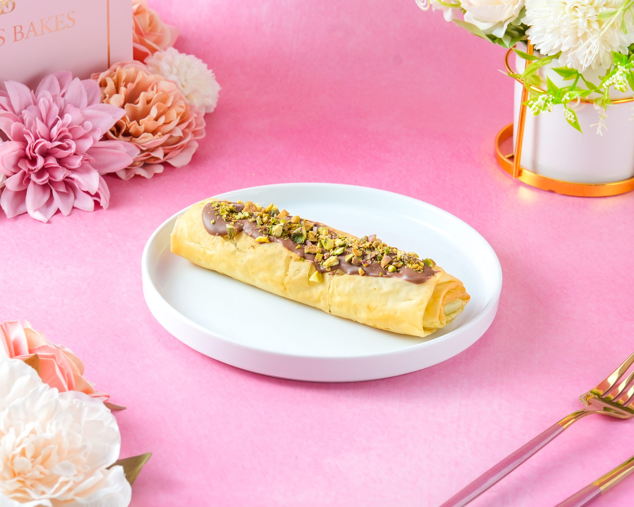 knafeh baklava roll